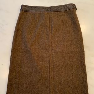 DKNY - GORGEOUS SKIRT WITH LEATHER WAIST BAND SZ 2